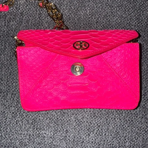 Tory Burch Hot Pink Crossbody Reptile Bag with Gold Chain - Picture 12 of 13